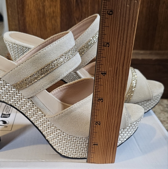 Women's Solid Color Apricot Platform Sandals - Picture 5 of 7